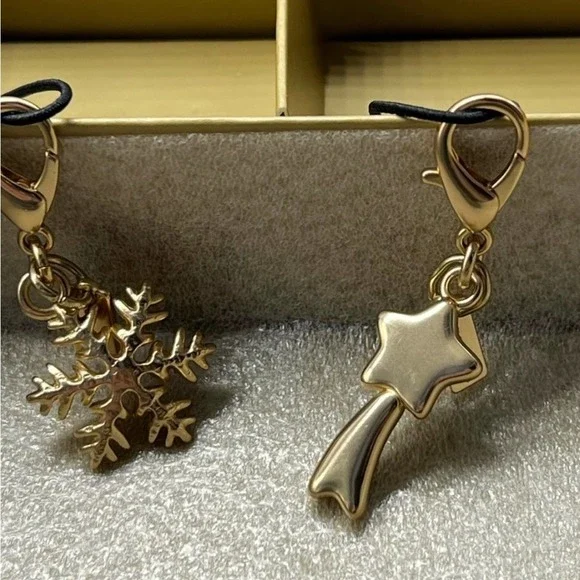 Coach Boxed Wristlet & Charms Gift Set – Perfect Holiday Gift – NWT - Picture 8 of 16